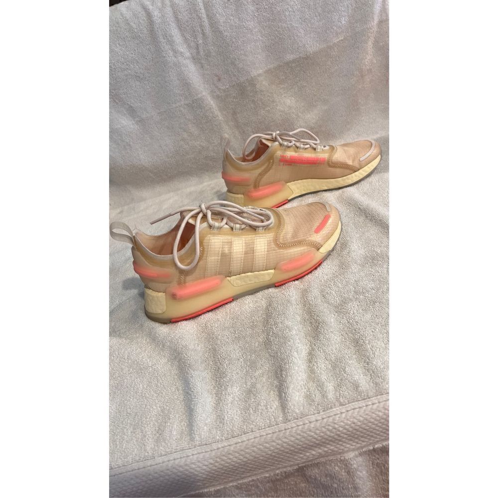 Adidas NMD V3 "Wonder White" Women's Size 8 Peach Running Shoes Sneakers